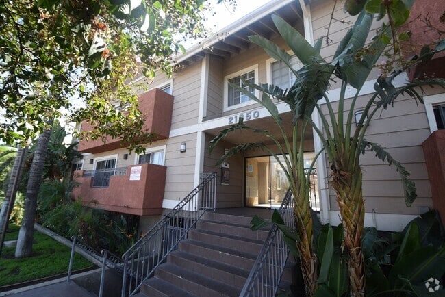 Building Photo - 21350 Parthenia St Rental