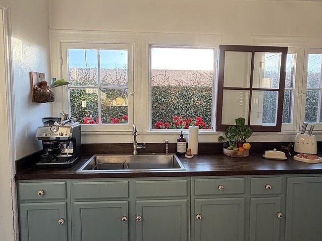 Photo - 725 Washington Blvd