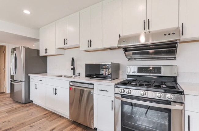 shared kitchen - 1476 W 35th St