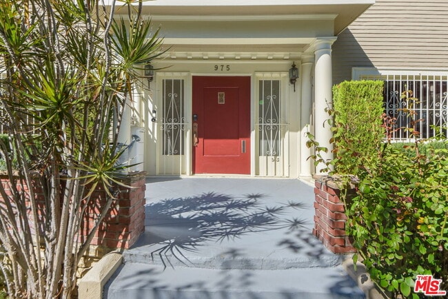 Photo - 975 Westchester Pl