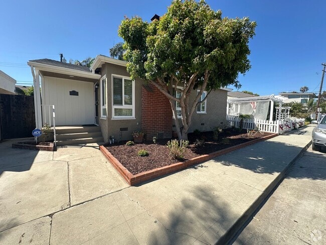Building Photo - Beautifully Remodeled 3 Bedroom Naples Hom... Rental
