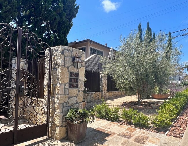 Photo - 4256 Noyes St