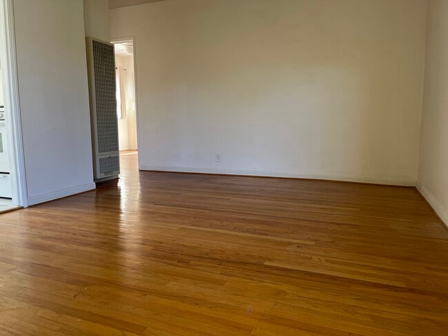Photo - 2011 Ocean Park Blvd Unit Apt C