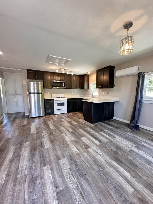 Photo - 732 Twin Oaks Ave