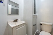 Studio, 1BA - 370SF - Bathroom - Loma Hill