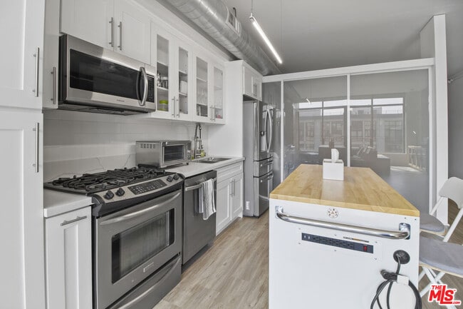 Photo - 1111 S Grand Ave Unit 813