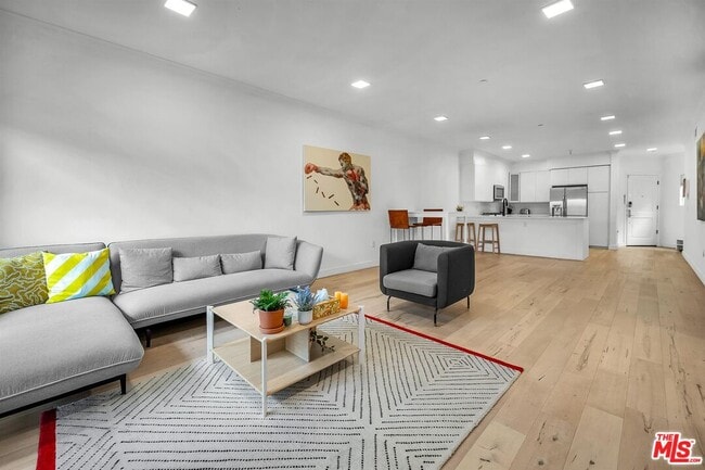Building Photo - 214 S Alexandria Ave Unit 103 Rental