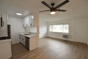 Photo - 14142 Victory Blvd Apartment Unit 225