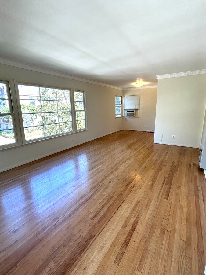 Photo - 10630 Holman Ave