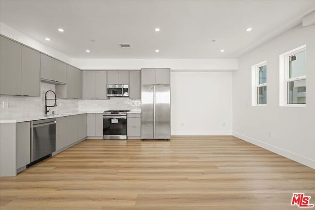Photo - 910 N Hudson Ave Condo Unit 1/2