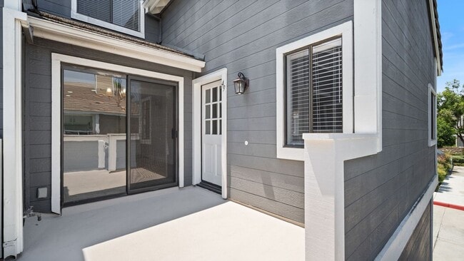 Upgraded 2-Bedroom Carriage Townhome with ... - Upgraded 2-Bedroom Carriage Townhome with ...