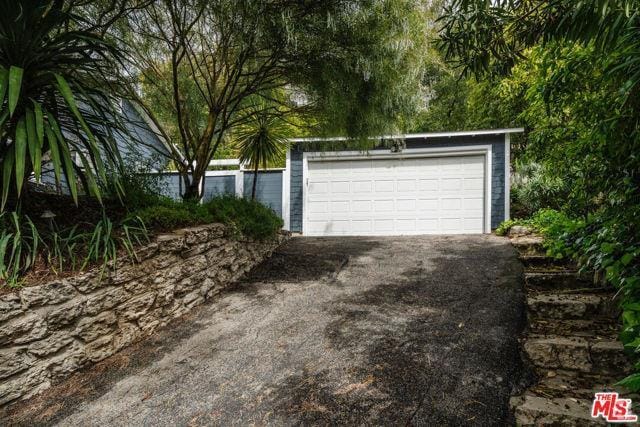 Building Photo - 2850 Nichols Canyon Rd Rental