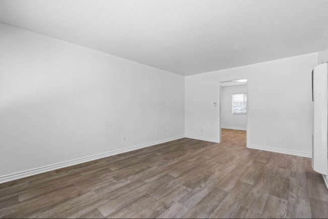 Building Photo - 330 Roosevelt St