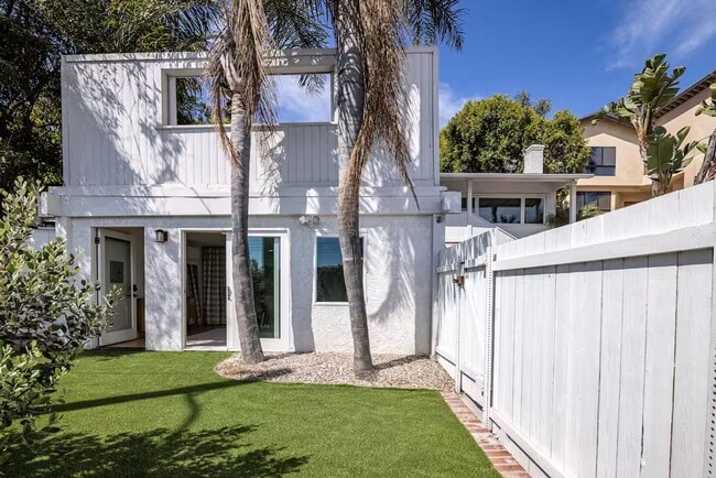 Photo - The Costa Beach Bungalow - Entire guesthouse in Malibu, California, United States