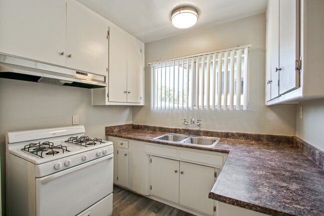 Photo - 4520 Hazeltine Ave