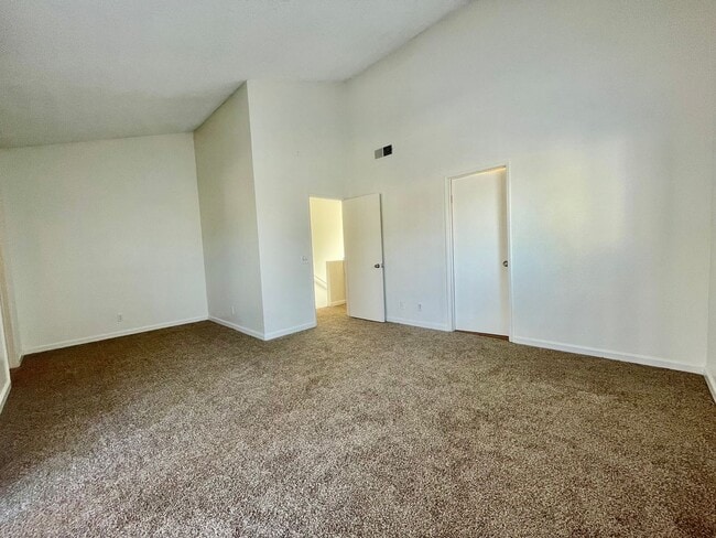 Photo - Charming Two Story 2 bedroom, 1.5 Bath in Ontario