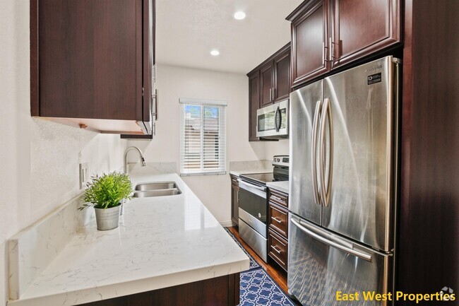 Building Photo - 408 Civic Center Dr E Rental