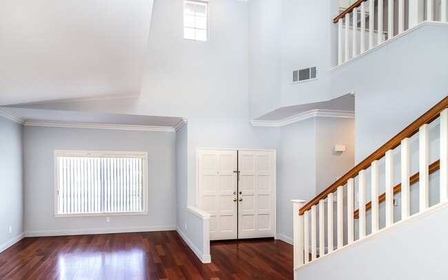Building Photo - Spacious 6 Bedroom Home With Huge Backyard!