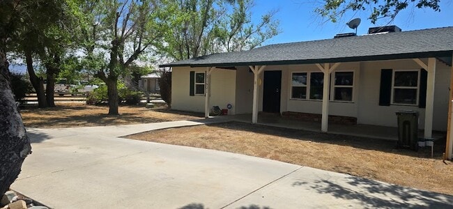 Building Photo - 21621 Pine Ridge Ave