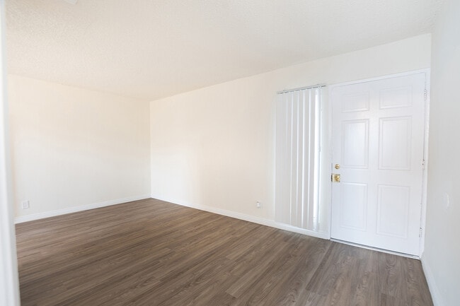 Photo - 10520 S Figueroa St