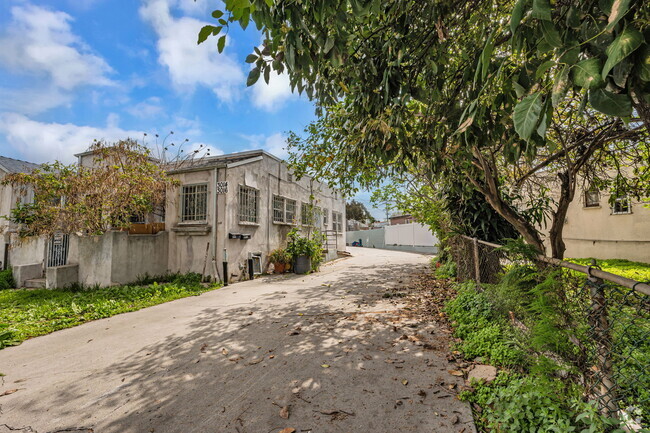 Building Photo - 3016 S West View St Rental