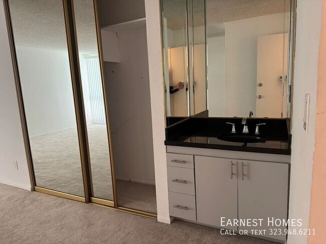 Photo - 8530 Holloway Dr