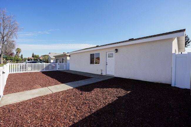 Photo - 1600 E Columbia Ave Unit 1600 E Columbia Avenue