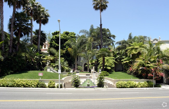El Palacio - El Palacio Apartments