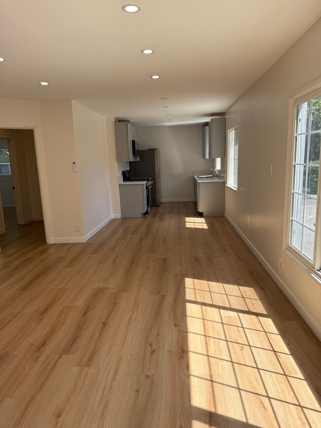 Building Photo - 11307 Miranda St Unit 1