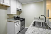 1BR, 1BA - 700SF - Kitchen - Bay Timbers Apartments