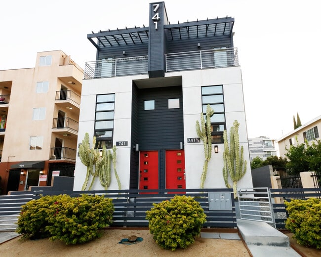 Building Photo - 741 Wilcox Ave Unit A