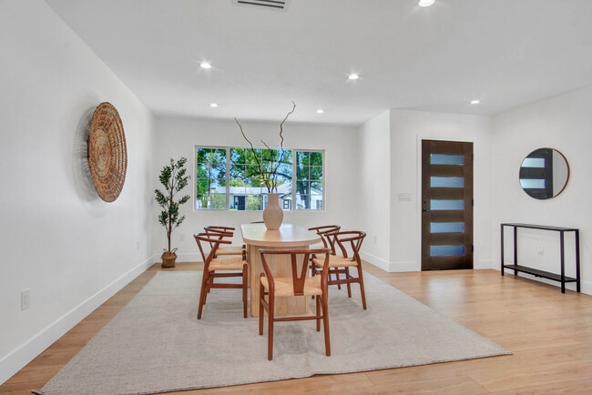 Photo - 18406 Jovan St