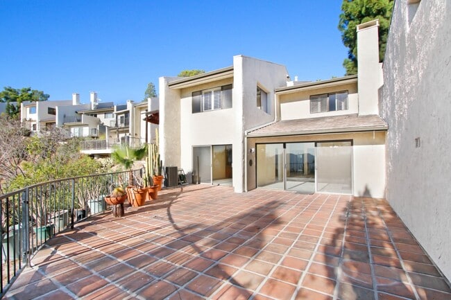 Building Photo - La Canada Townhouse In the Golf Course Com...