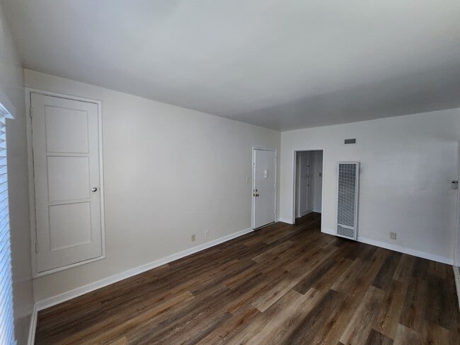 Photo - 4767 San Vicente Blvd Unit 7