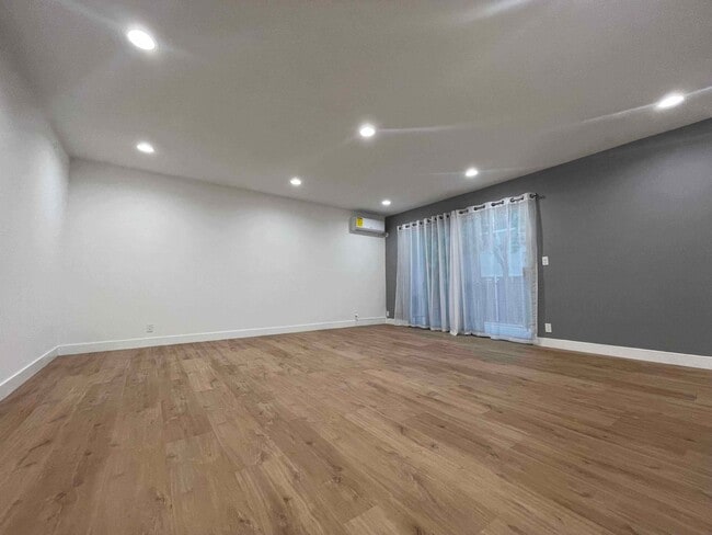 Photo - 1128 19th St Unit 6