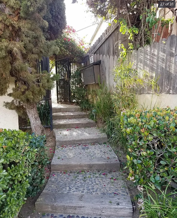 Building Photo - 2080 Hornblend St Unit 2