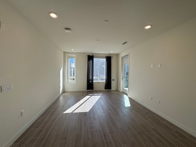 Photo - Stunning 2Bd/2Ba Condo in Heart of Irvine!