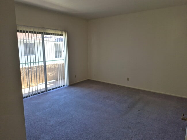 Photo - Dicken's Court Apartments