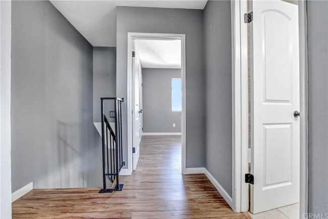 upstairs hallway - 730 N Eucalyptus Ave Unit 730 N Eucalyptus Ave