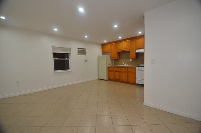 Building Photo - 19201 Strathern St