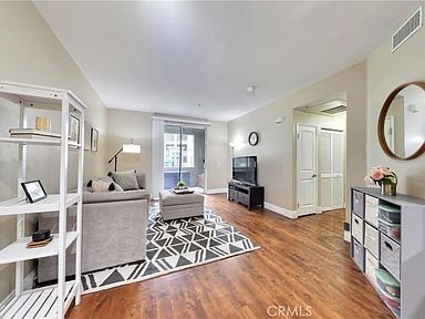 Building Photo - 2108 Scholarship