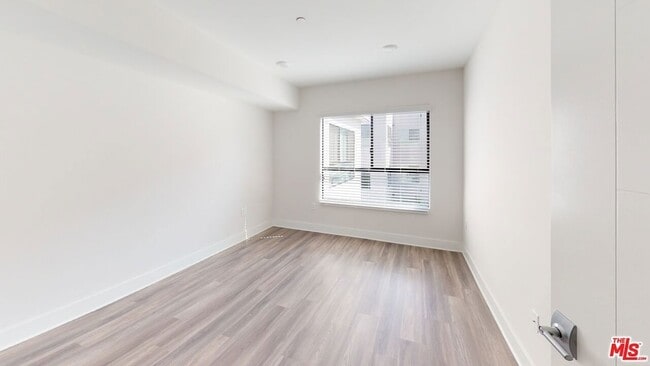 Photo - 5030 Rosewood Ave