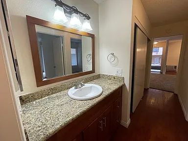 Photo - "Cozy 1-Bedroom Retreat in San Diego's Heart – 726 Sq Ft of Comfort!"