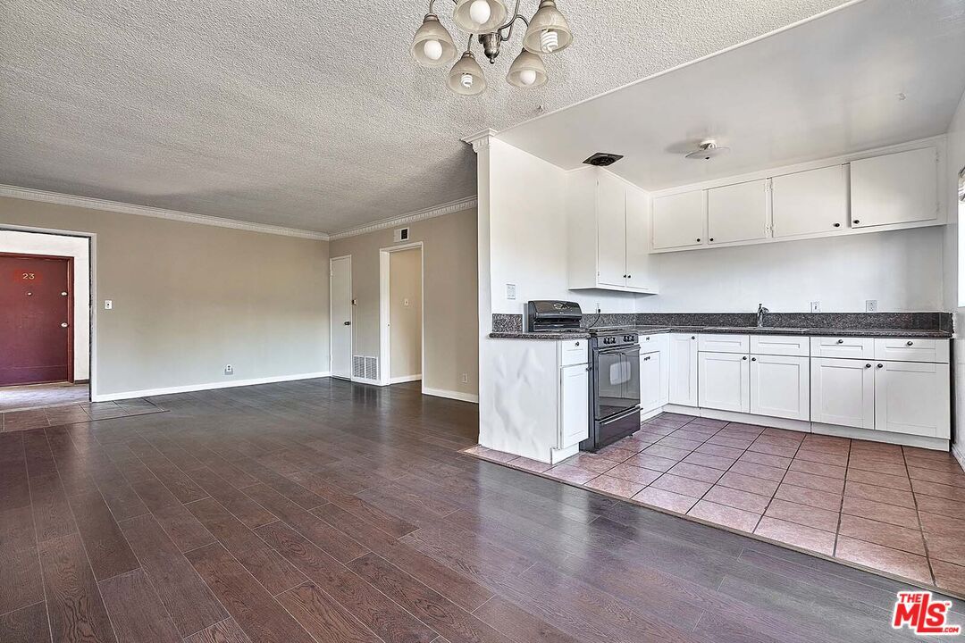 Photo - 443 S Wilton Pl Unit 22
