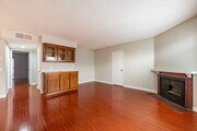 2BR, 2BA - 1,000SF - Living Room - 409 W Dryden St