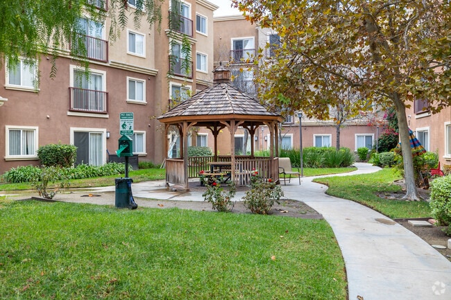 Courtyard - Canyon Country Senior