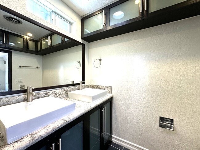Photo - North Park/Hillcrest- Modern and Spacious 2 Bedroom with 2 Car Garage, Washer/Dryer and AC. Unit 3524