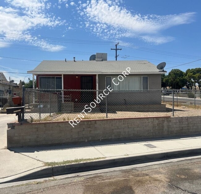 Photo - 1360 Nancy St