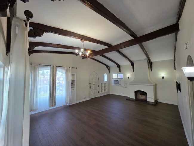 Building Photo - 130 E Colden Ave