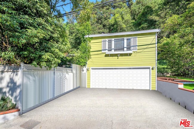 Photo - 8904 Wonderland Ave